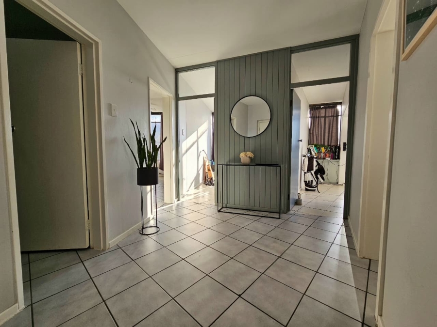 2 Bedroom Property for Sale in Vredehoek Western Cape